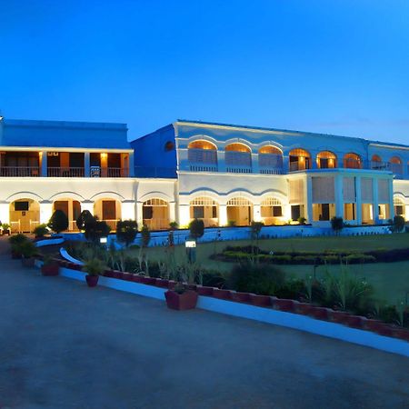 Chanakya BNR Hotel Puri Bagian luar foto