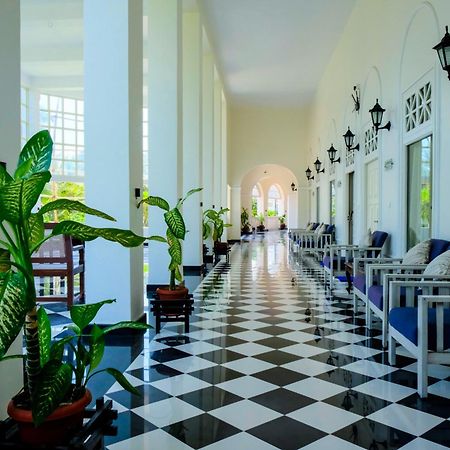 Chanakya BNR Hotel Puri Bagian luar foto