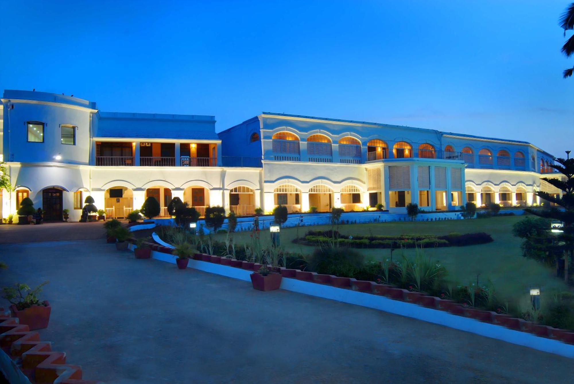 Chanakya BNR Hotel Puri Bagian luar foto