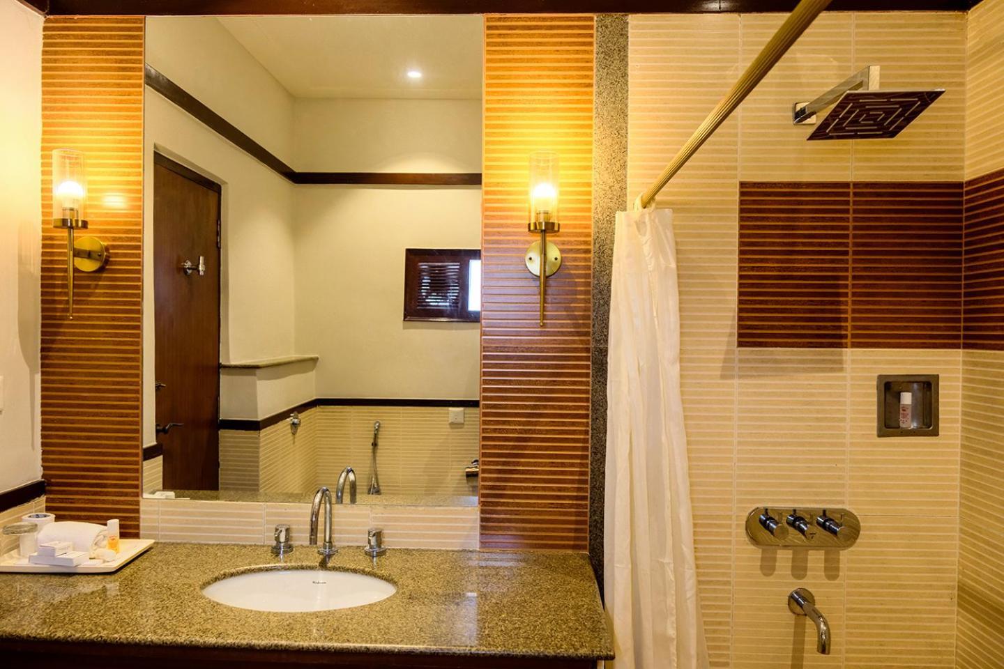 Chanakya BNR Hotel Puri Bagian luar foto