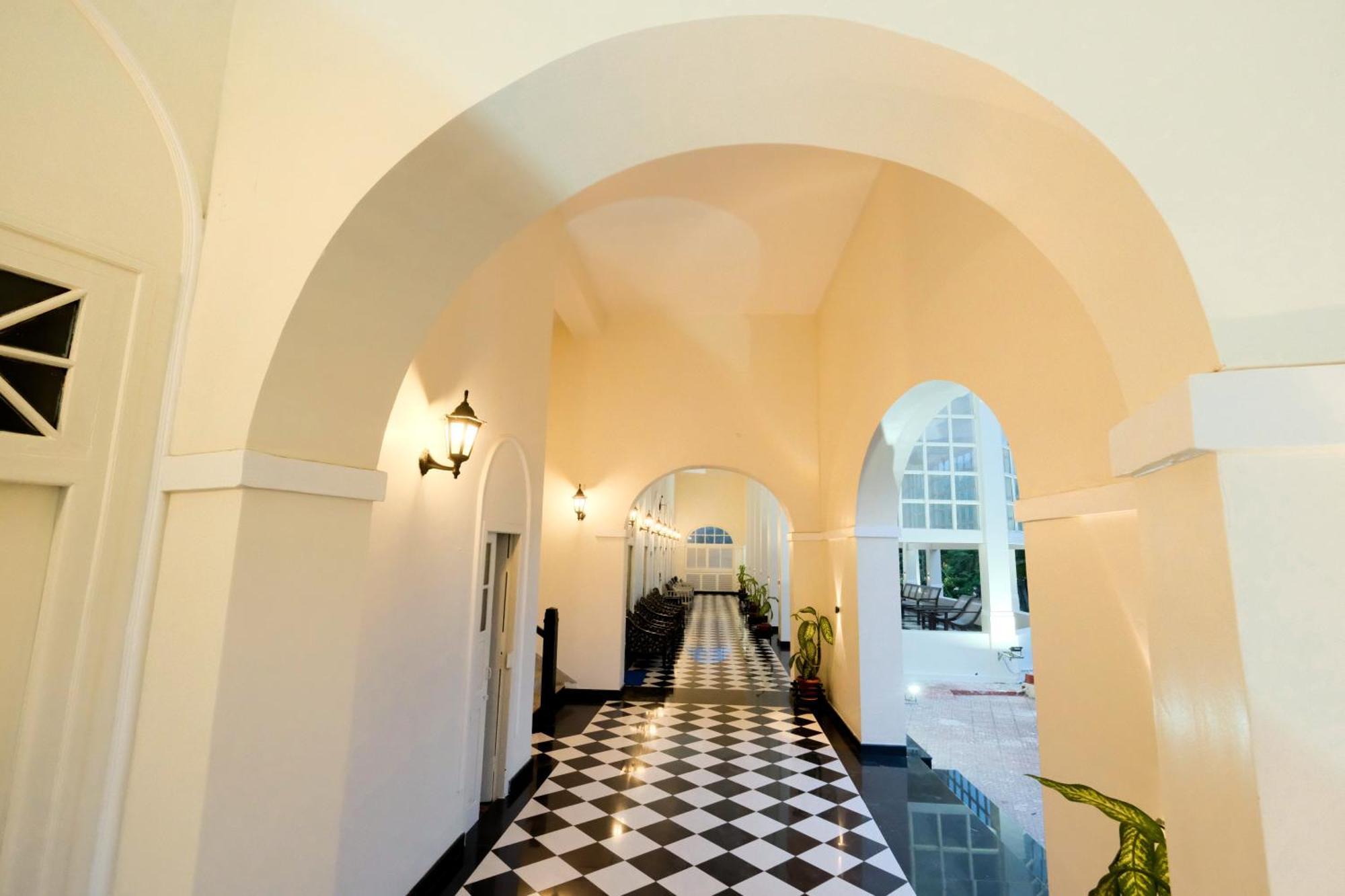 Chanakya BNR Hotel Puri Bagian luar foto