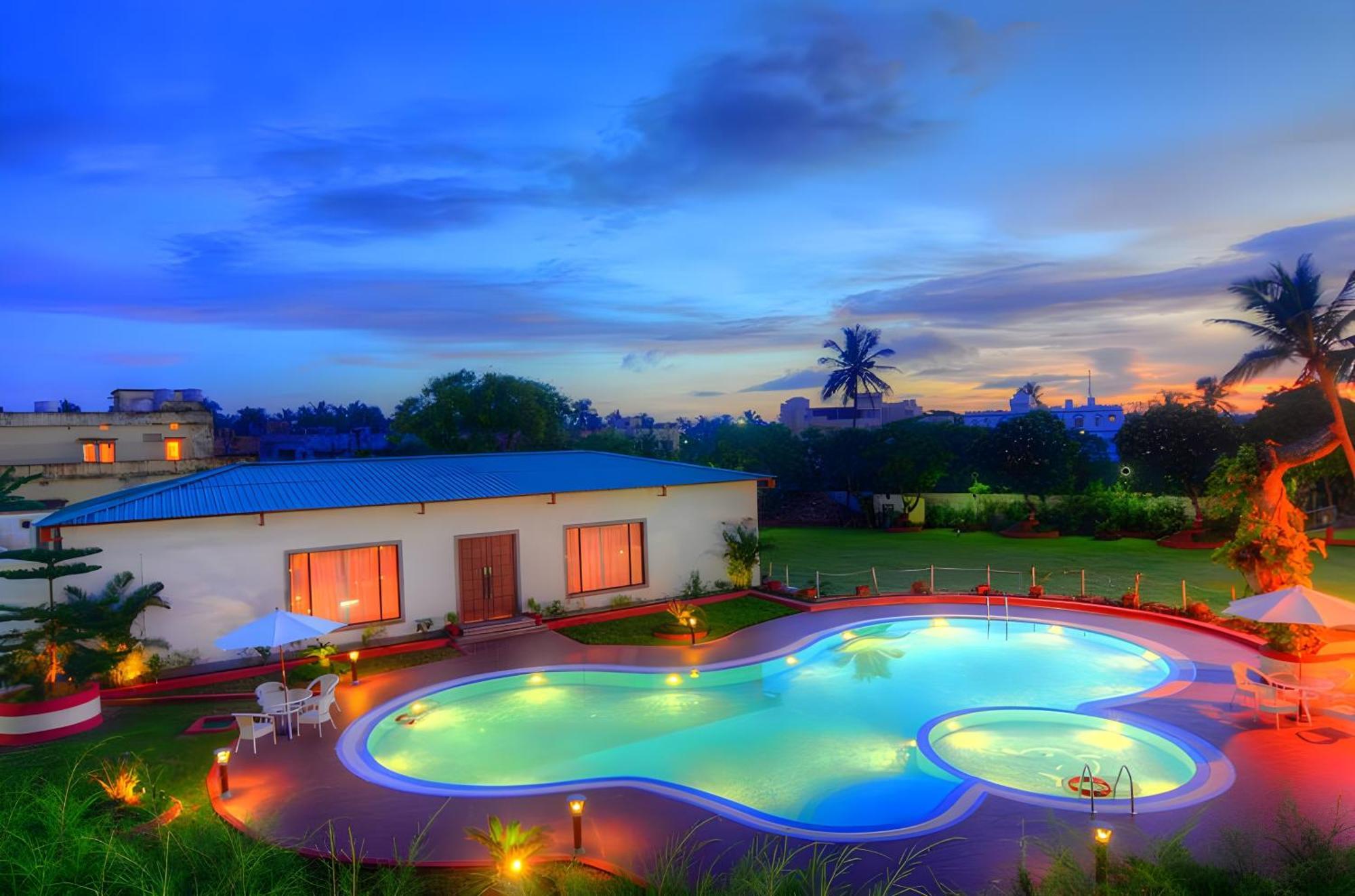 Chanakya BNR Hotel Puri Bagian luar foto