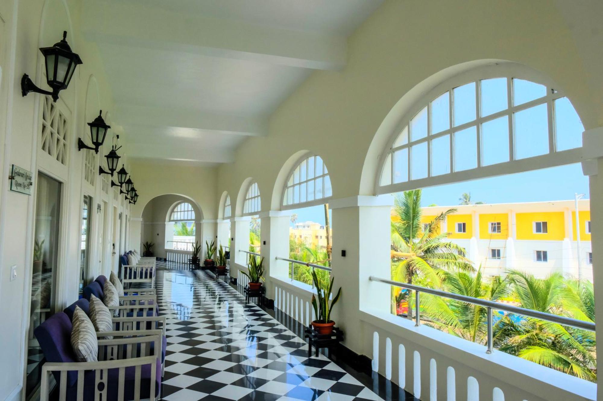 Chanakya BNR Hotel Puri Bagian luar foto